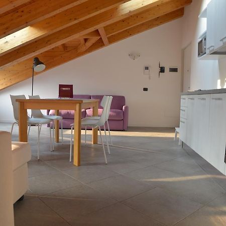 Apartamento Cece' Dependance Lecco Habitación foto