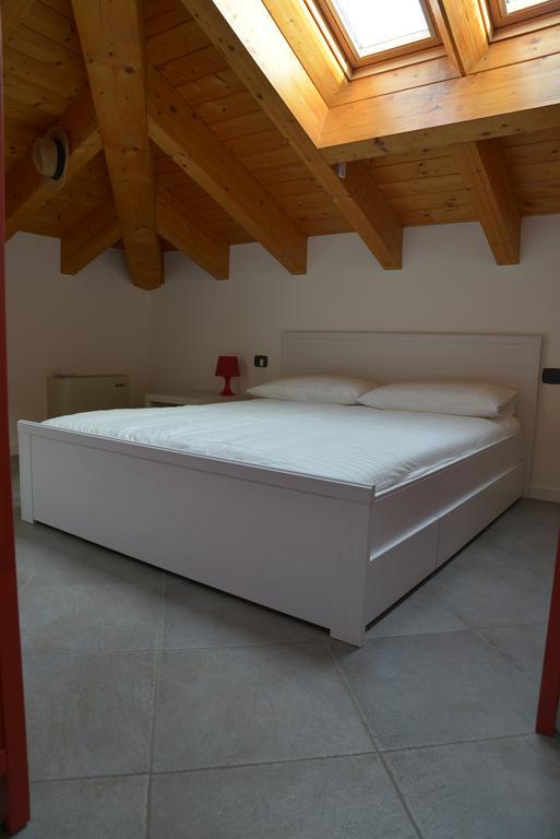Apartamento Cece' Dependance Lecco Habitación foto