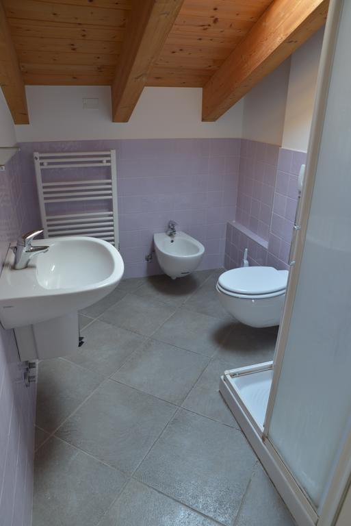 Apartamento Cece' Dependance Lecco Habitación foto