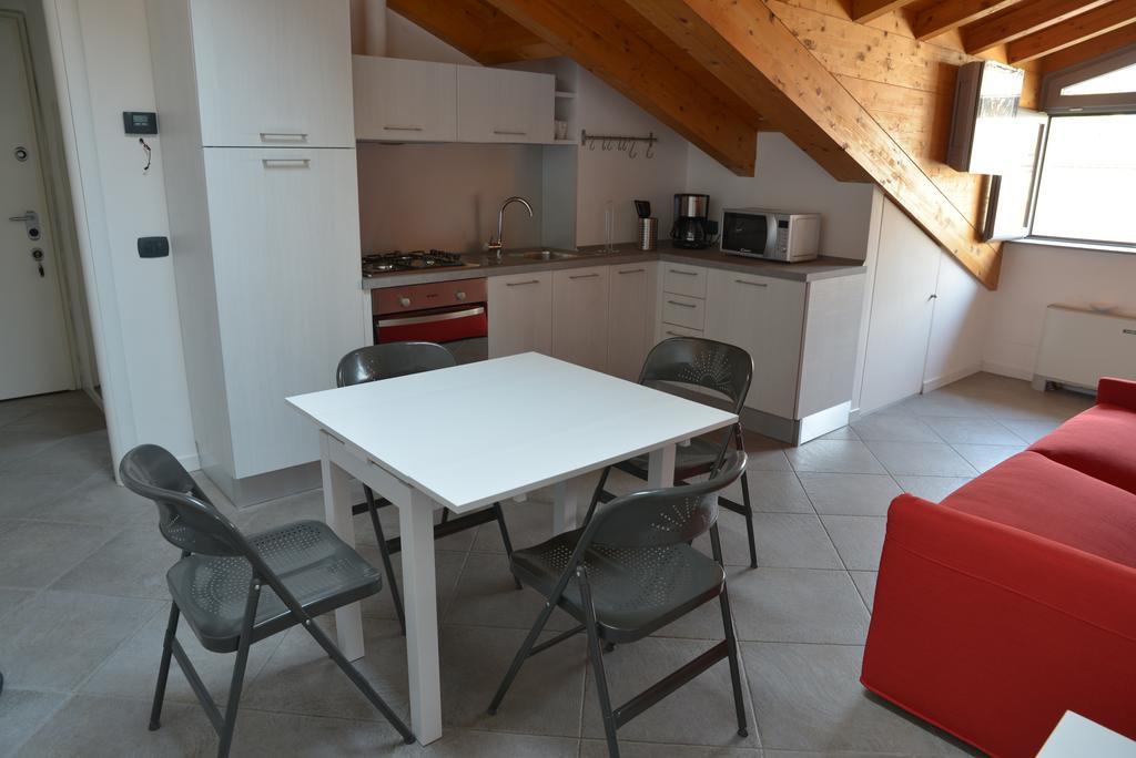 Apartamento Cece' Dependance Lecco Habitación foto