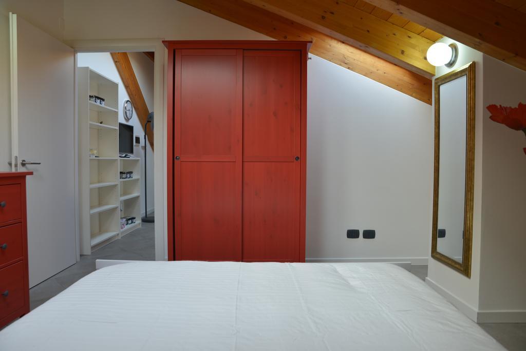 Apartamento Cece' Dependance Lecco Habitación foto