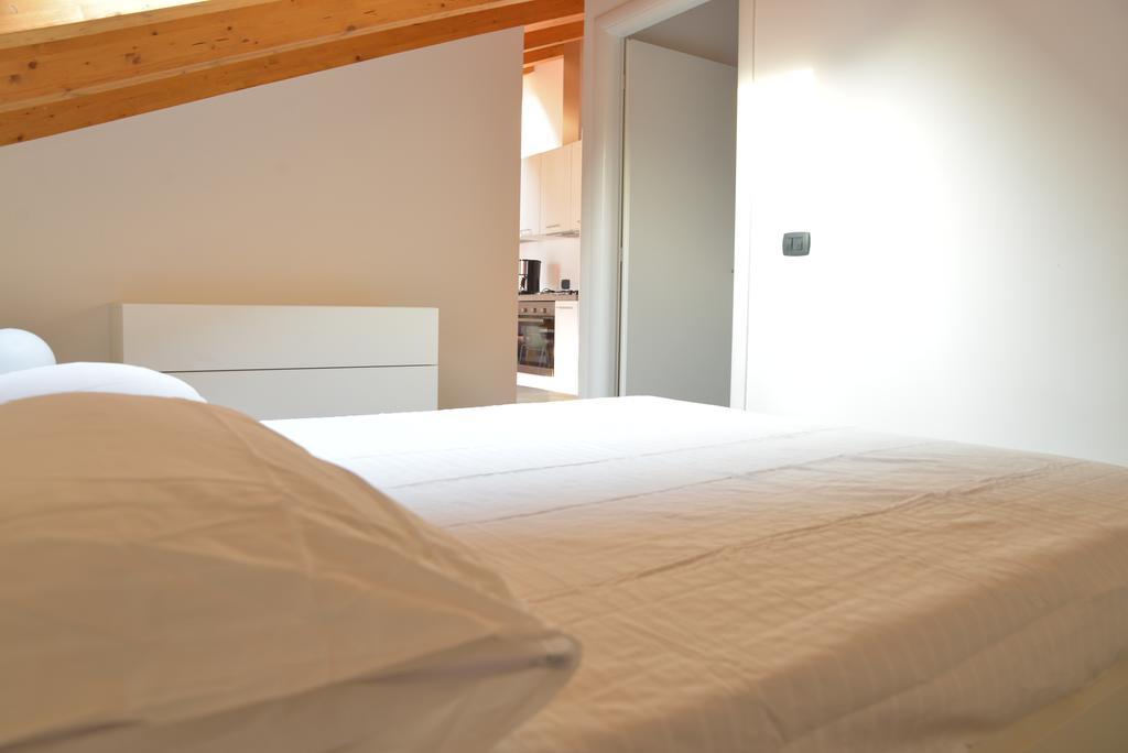 Apartamento Cece' Dependance Lecco Habitación foto